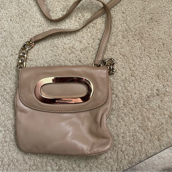 Michael Kors crossbody - Picture 1 of 1